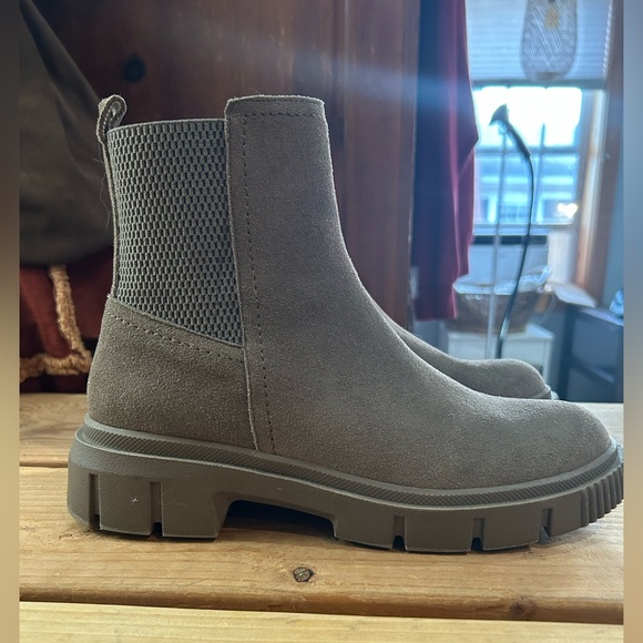 Blondo Shoes - BLONDO Bandit Waterproof Ankle Boots Suede Taupe 8.5‎